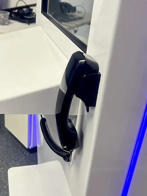CCR Aeroportos — totem em operação no terminal